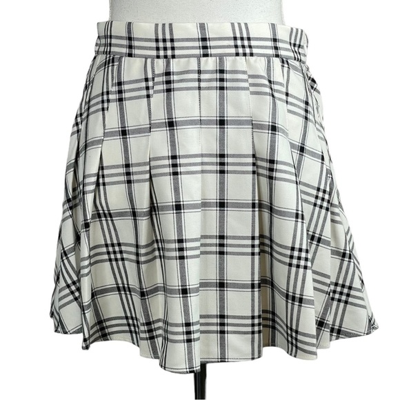 Garage White & Black Wide Plaid Pleated Tennis Prep Skirt Blokette Academia - Picture 8 of 8